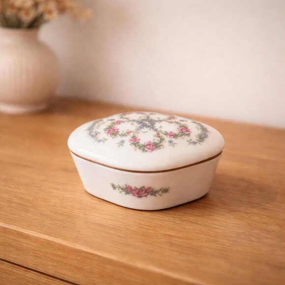 Heritage House Other - Heritage House Songs of Love Music Box 1985 Porcelain Floral Made in Japan